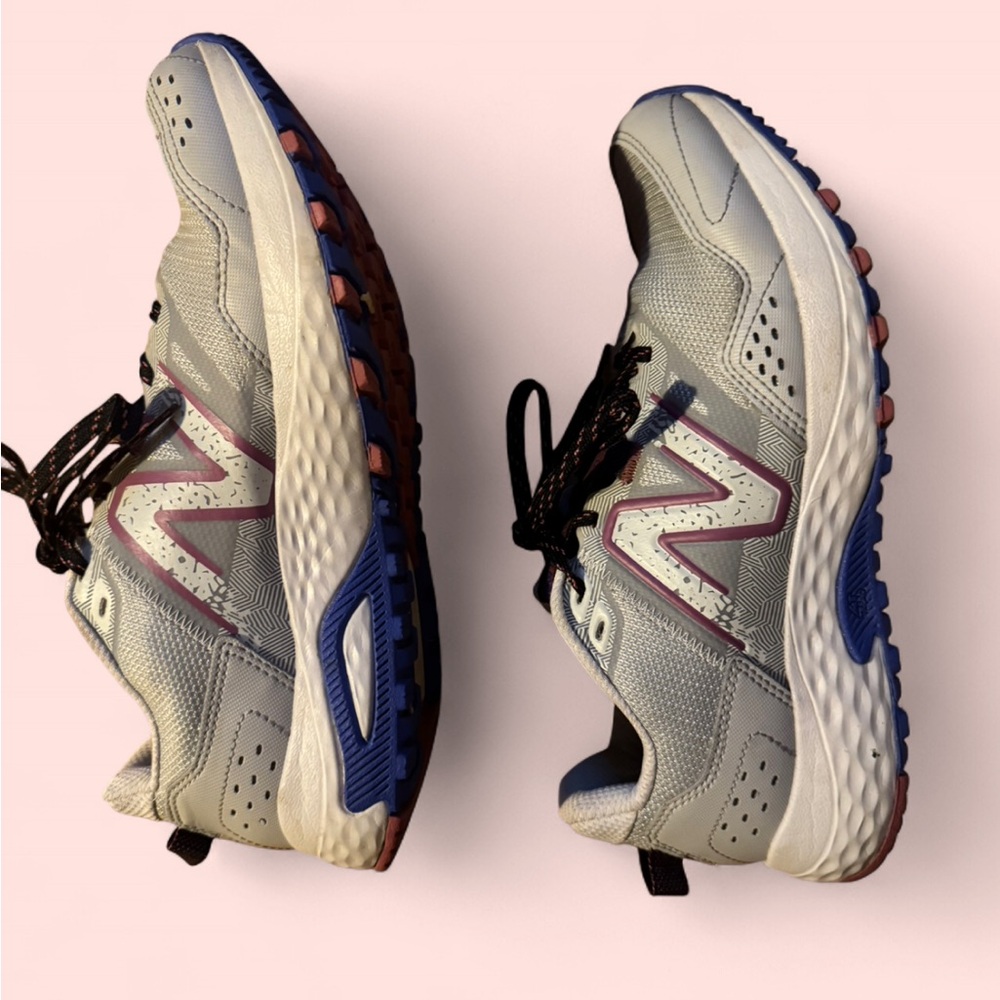 New Balance Women's Sneakers in Gray and Black - Picture 7 of 8
